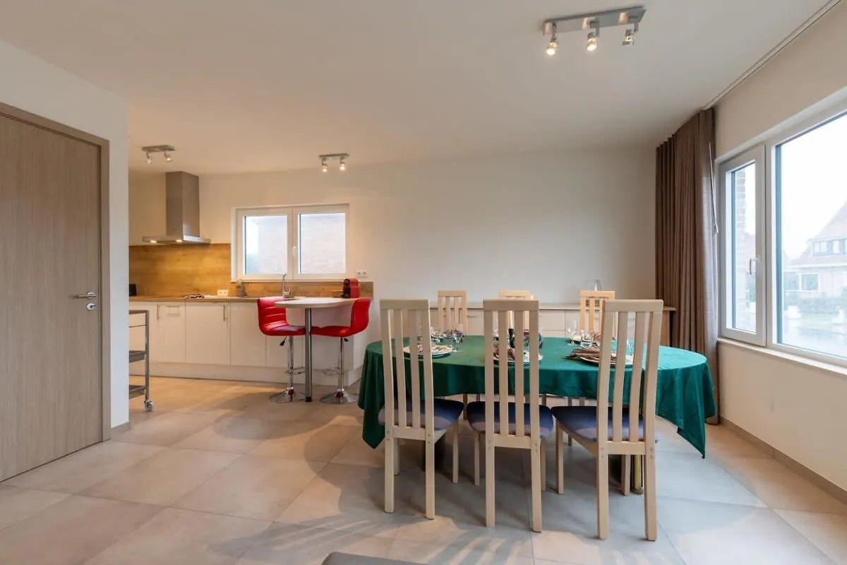 Spacious Getaway Close To The Beach And Airport Villa Ostend