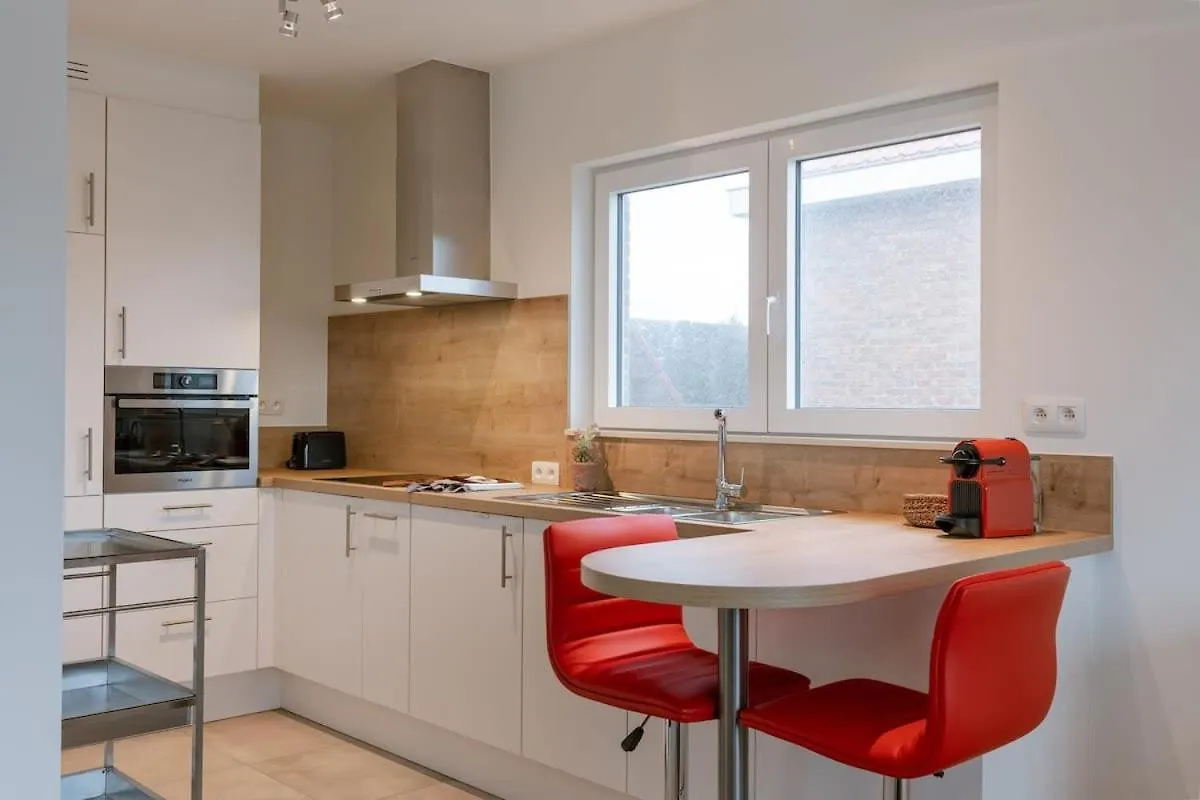 Spacious Getaway Close To The Beach And Airport Villa Ostend