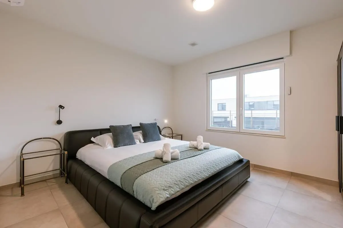 Spacious Getaway Close To The Beach And Airport Villa Ostend