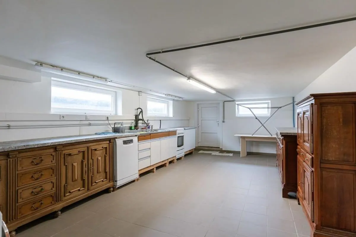 Spacious Getaway Close To The Beach And Airport Villa Ostend
