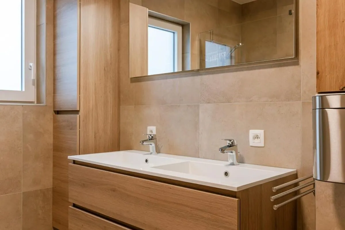Spacious Getaway Close To The Beach And Airport Villa Ostend