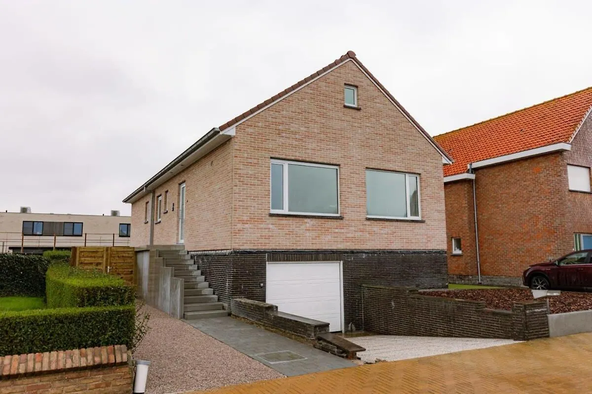 Spacious Getaway Close To The Beach And Airport Villa Ostend