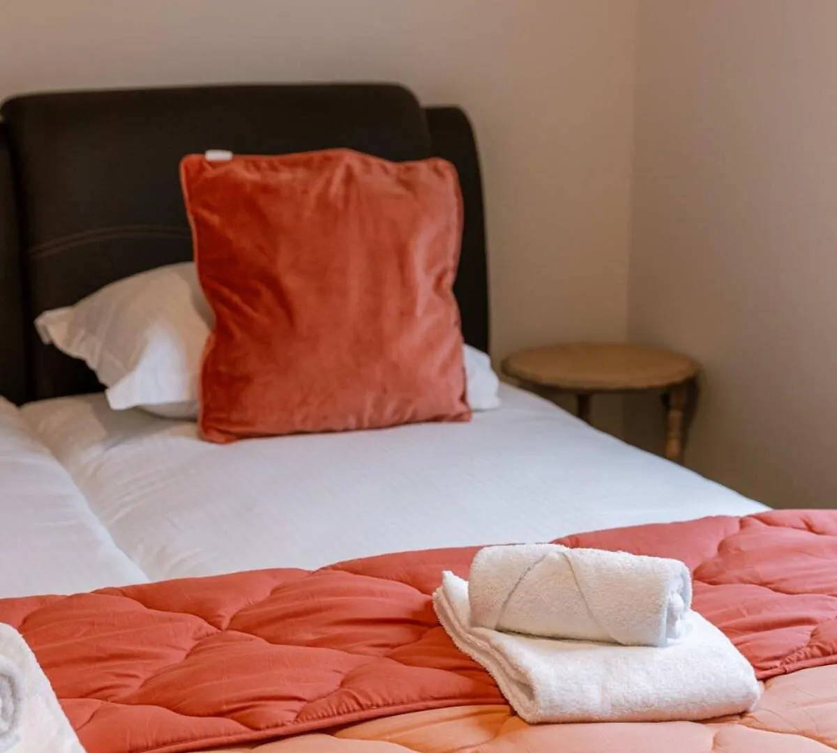 Spacious Getaway Close To The Beach And Airport Villa Ostend